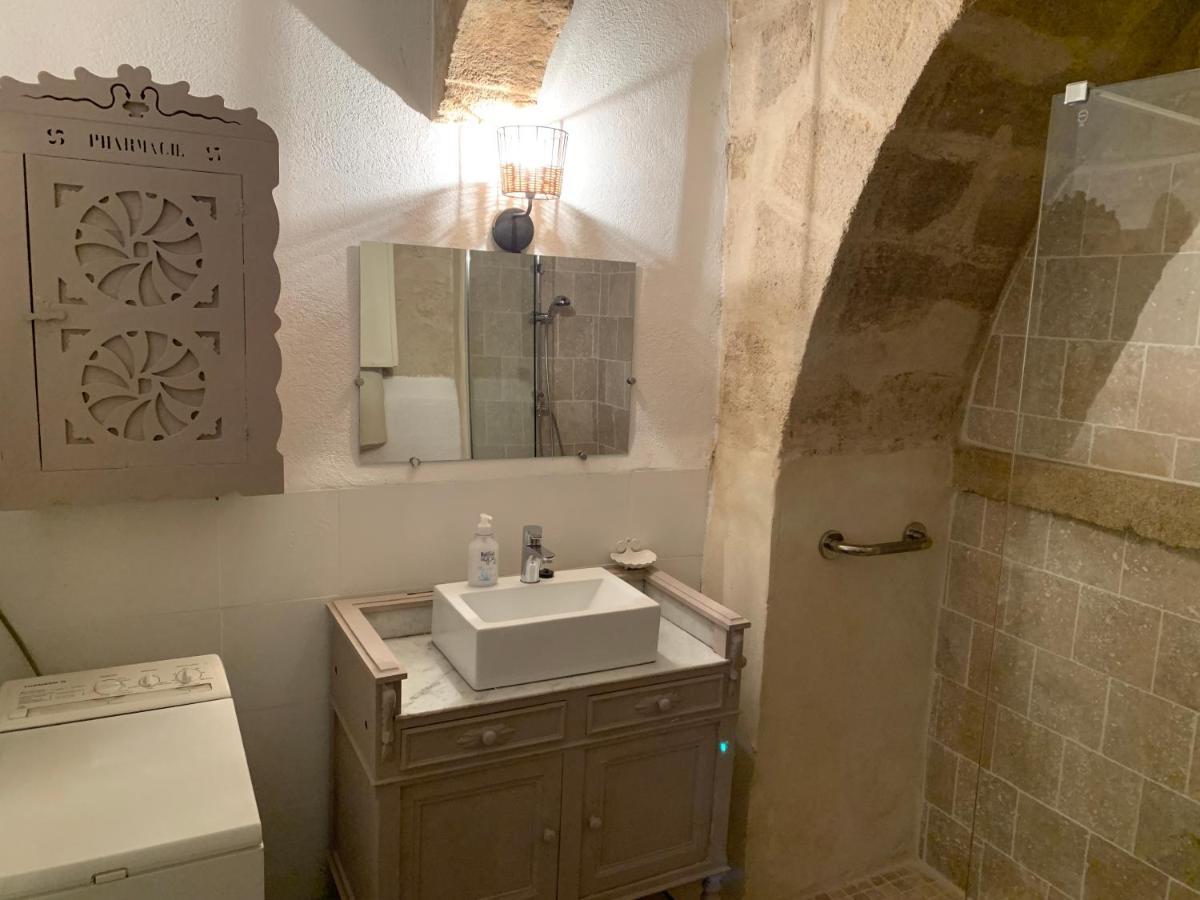 Appartement De Charme Dans Le Coeur Historique D'ユゼ エクステリア 写真