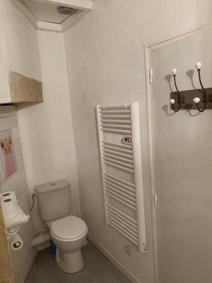 Appartement De Charme Dans Le Coeur Historique D'ユゼ エクステリア 写真