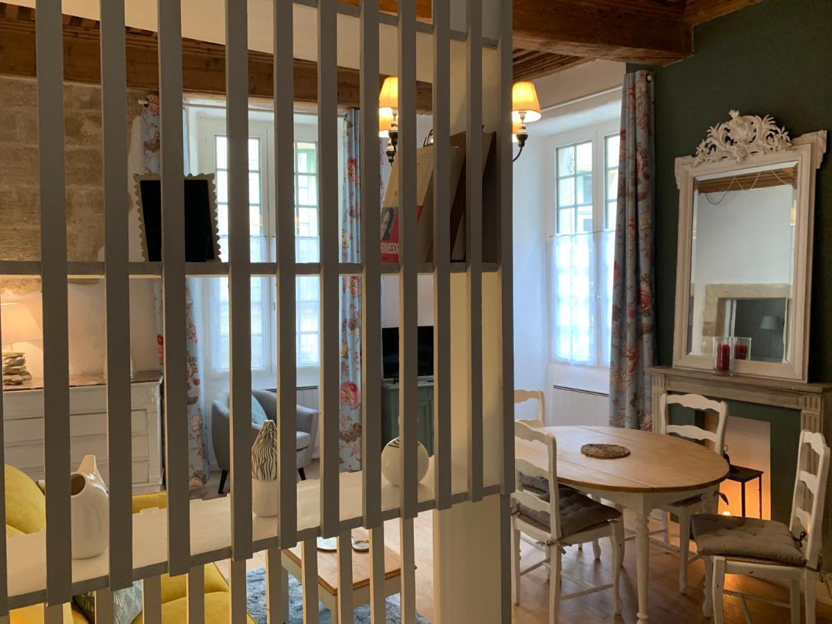 Appartement De Charme Dans Le Coeur Historique D'ユゼ エクステリア 写真