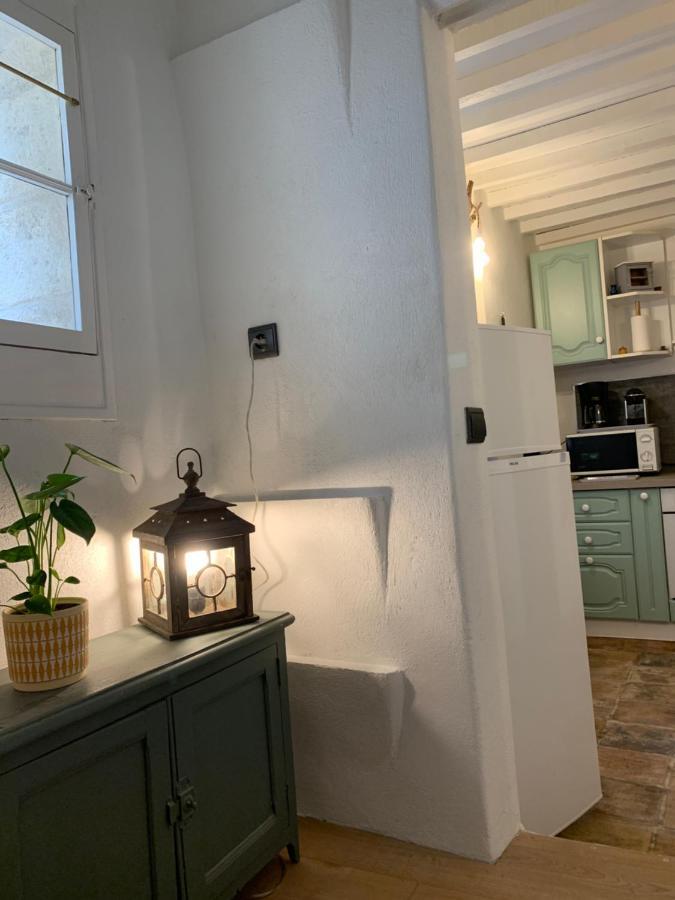 Appartement De Charme Dans Le Coeur Historique D'ユゼ エクステリア 写真