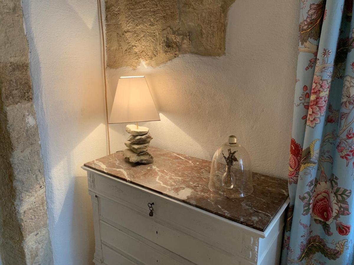 Appartement De Charme Dans Le Coeur Historique D'ユゼ エクステリア 写真