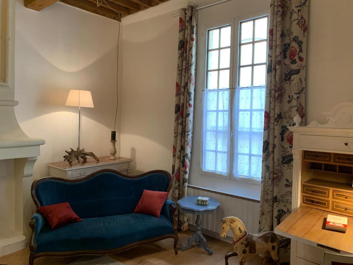 Appartement De Charme Dans Le Coeur Historique D'ユゼ エクステリア 写真
