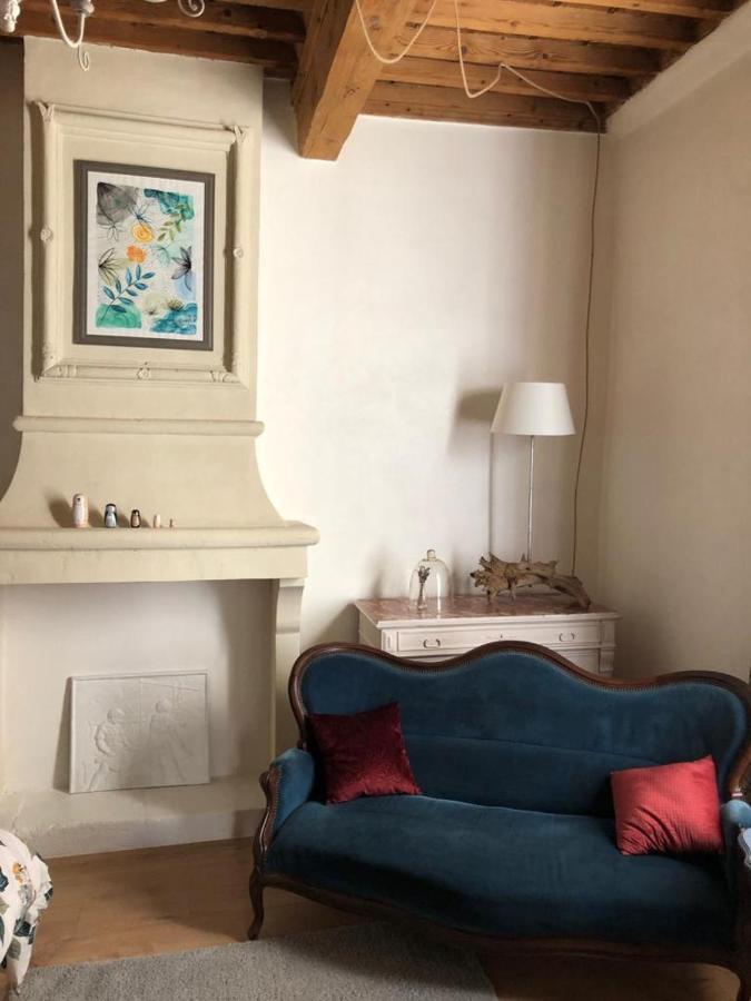 Appartement De Charme Dans Le Coeur Historique D'ユゼ エクステリア 写真
